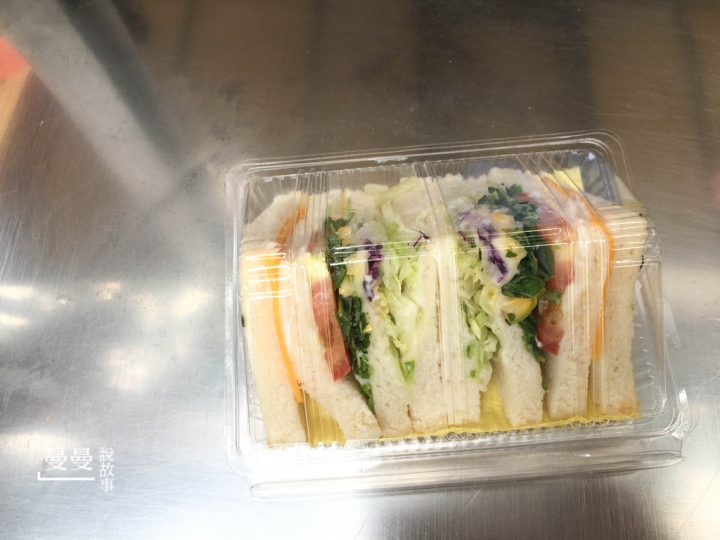 【台北/捷運南京復興站】餐車早餐，逼雞老闆不減我最愛鴛鴦奶茶與培根蛋起司三明治的熱情(2019/07/31老闆已休息，動態請關注臉書打卡標籤公告)