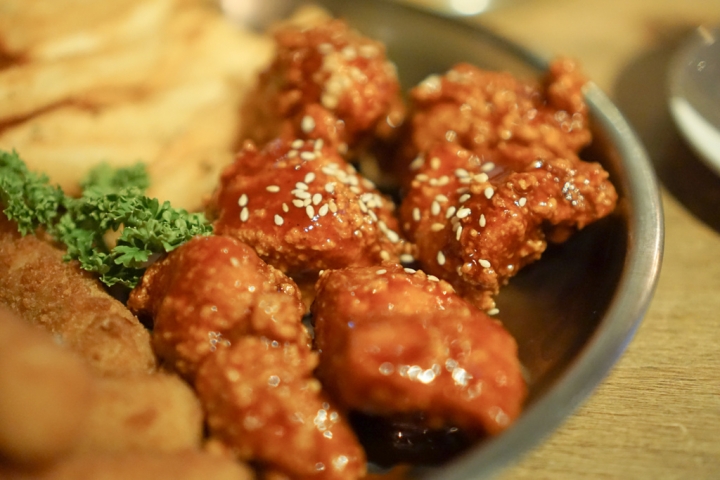 【美食|六張犁】Take Out Burger&Cafe美式餐廳,近通化夜市,隱藏版特製漢堡必點!