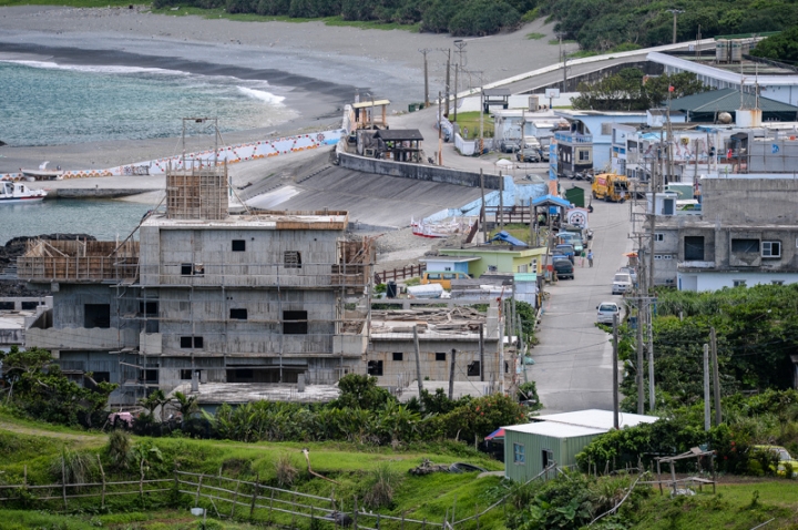 [遊記] 蘭嶼四天三夜 (東清灣 青青草原 祈禱山 拼板舟 日出日落.......)