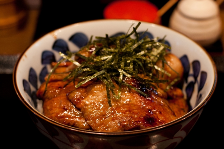 【美食。食記】東京五反田 女生也可以很愛 來一碗 豚丼 三弘亭 豬肉蓋飯