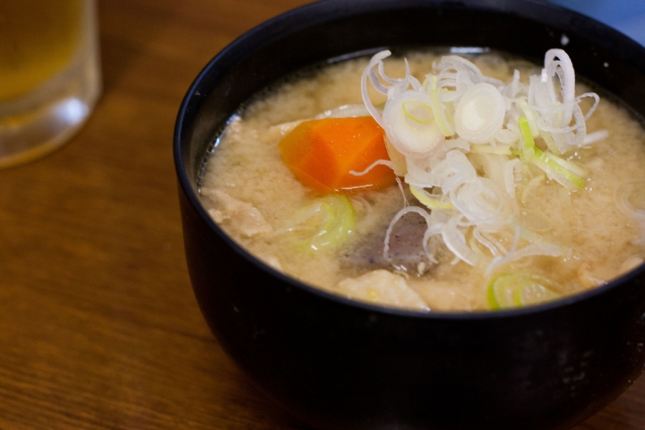 【美食。食記】東京 池袋 老店懷舊 風味樸實 60年居酒屋 三福 串燒 啤酒
