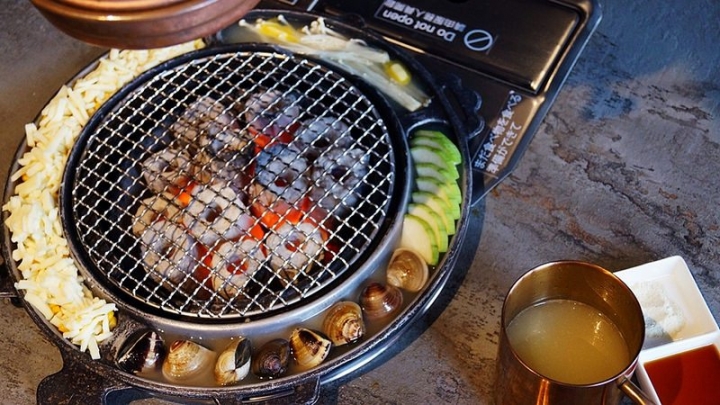 【分享】KAKO KAKO日韓燒肉 公益路時尚工業夜店風，黃金比例0.3吃得出細滑口感，厚切大大滿足口腹之慾，雙人套餐分量三個女生都吃不完！