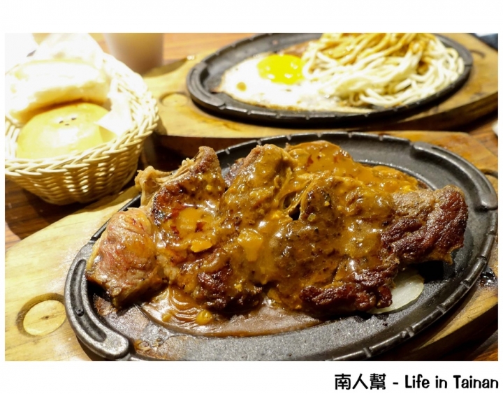 【台南北區-美食】70元豬排｜80元牛排｜雙人海陸大拼盤500有找｜濃湯.飲料喝到飽 ~ 吉鶴牛排-台南花園店