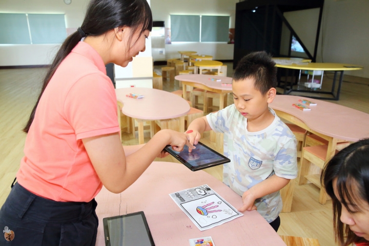 [宜蘭]一起來鬥陣來七桃體驗館體驗AR、VR的互動遊戲,還有大人小孩都愛的水彈射擊遊戲,室內親子景點的好選擇  by蛋拔