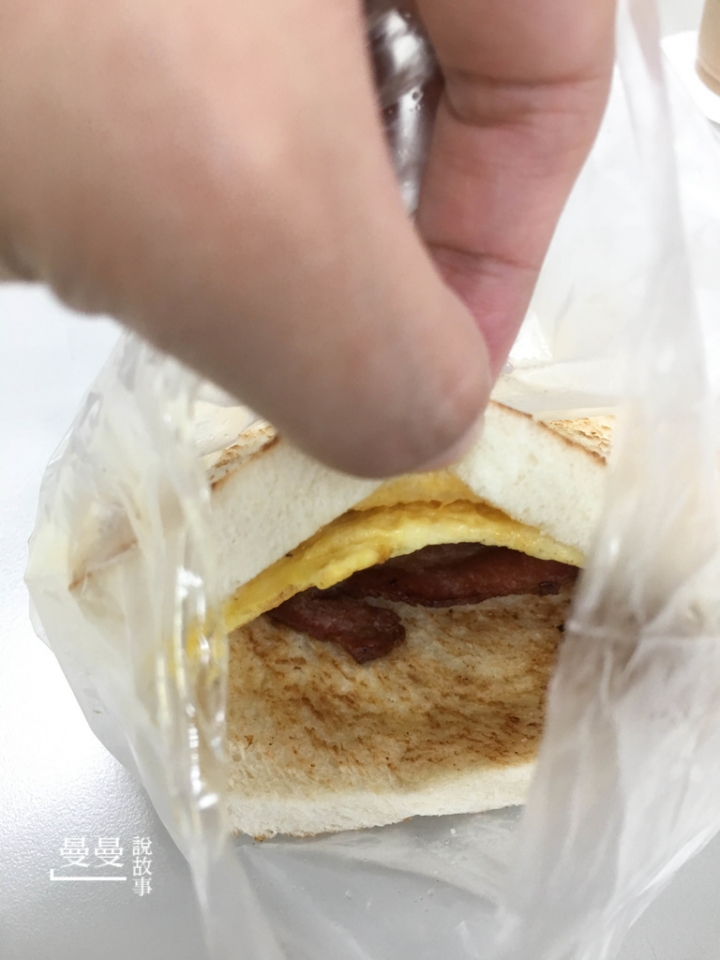 【台北/捷運南京復興站】餐車早餐，逼雞老闆不減我最愛鴛鴦奶茶與培根蛋起司三明治的熱情(2019/07/31老闆已休息，動態請關注臉書打卡標籤公告)