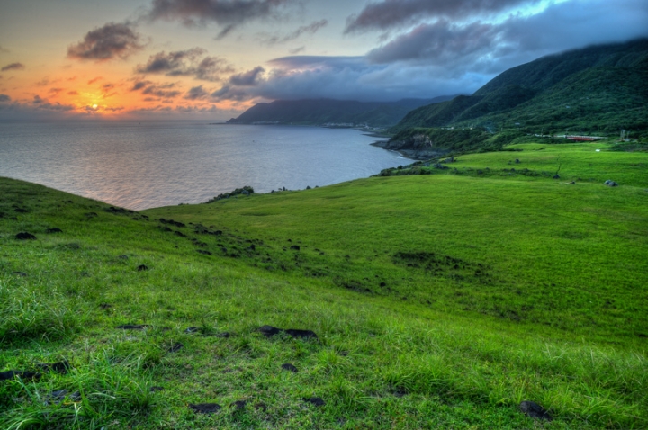 [遊記] 蘭嶼四天三夜 (東清灣 青青草原 祈禱山 拼板舟 日出日落.......)