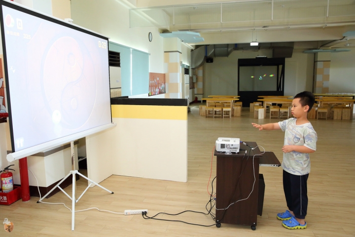 [宜蘭]一起來鬥陣來七桃體驗館體驗AR、VR的互動遊戲,還有大人小孩都愛的水彈射擊遊戲,室內親子景點的好選擇  by蛋拔
