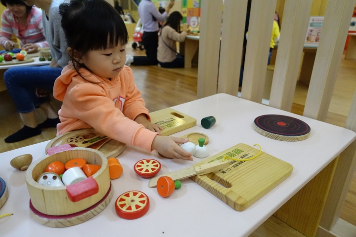 【台北/中正紀念堂站】信誼小太陽親子館~超大球池 家家酒玩具超多