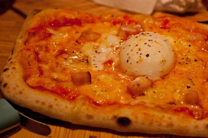 【美食。食記】東京 池袋 近距離看正妹賣萌 A Pizza 披薩 義大利料理