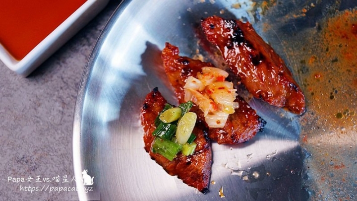 【分享】KAKO KAKO日韓燒肉 公益路時尚工業夜店風，黃金比例0.3吃得出細滑口感，厚切大大滿足口腹之慾，雙人套餐分量三個女生都吃不完！