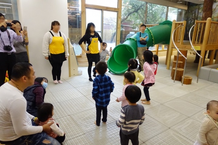 【台北/中正紀念堂站】信誼小太陽親子館~超大球池 家家酒玩具超多