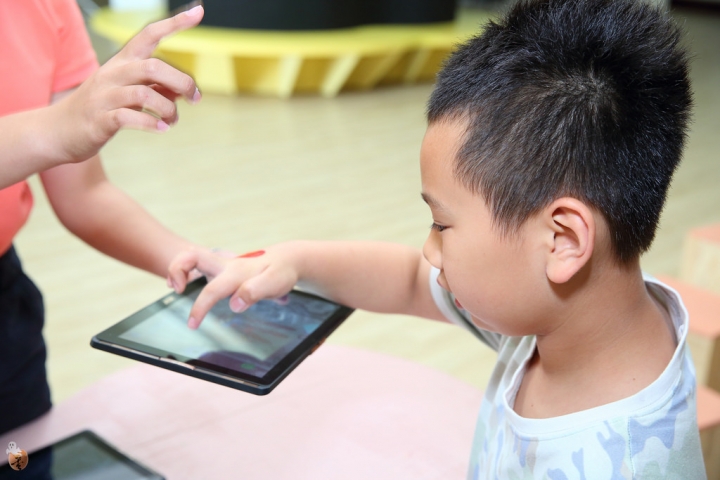 [宜蘭]一起來鬥陣來七桃體驗館體驗AR、VR的互動遊戲,還有大人小孩都愛的水彈射擊遊戲,室內親子景點的好選擇  by蛋拔