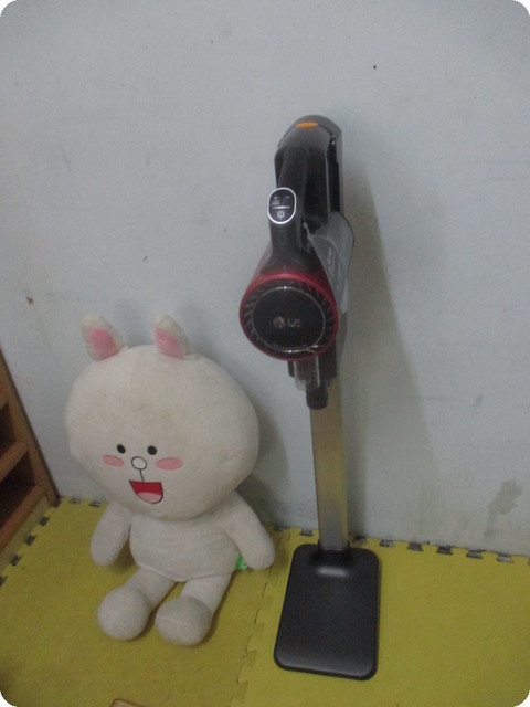 (開箱) {獨占鰲頭}多功能吸頭組{強猛勇又耐超}【"LG CordZero A9無線吸塵器"】(時尚紅)~深深讓我愛不釋手。