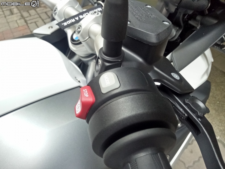 BMW Motorrad 2017 年式 R1200GS LC Pure 不專業開箱