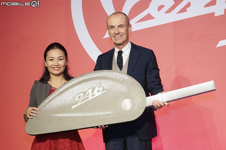 [採訪]愛心滿滿，經典傳奇 Vespa 946 (RED) NT$ 65 萬 正式交車