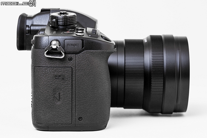 內建五軸五級防手震 4K 60p 錄影加持 ‧Panasonic Lumix DC-GH5