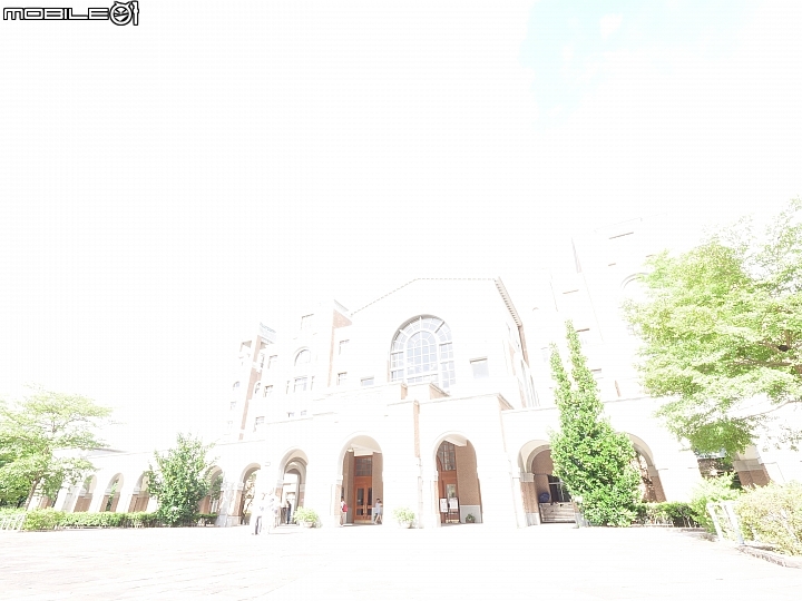 內建五軸五級防手震 4K 60p 錄影加持 ‧Panasonic Lumix DC-GH5
