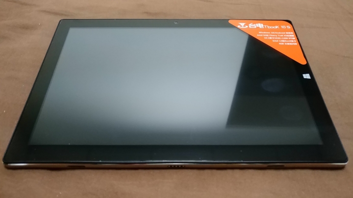 [開箱] 六千元的雙系統二合一筆電平板 台電Tbook10S