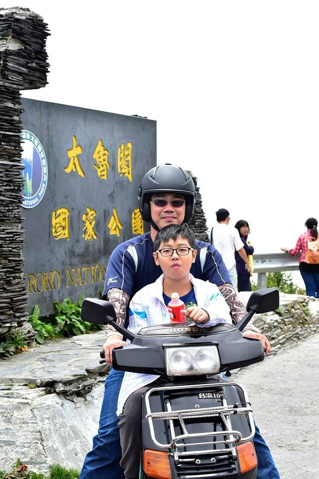 兩個大叔+一位大嬸還有豬小弟........的找尋回憶之旅！