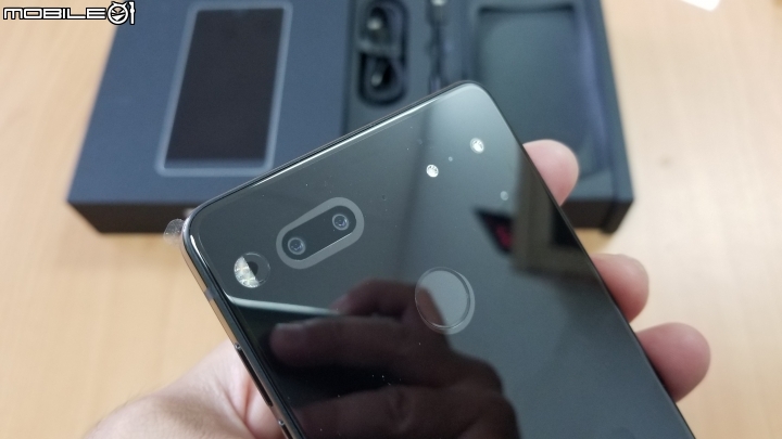 [開箱]Essential Phone 安卓之父Andy Rubin 設計款手機 簡單分享~