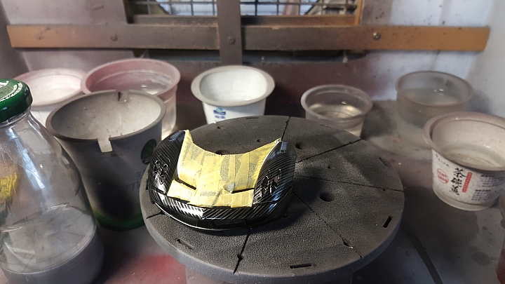 [Aoshima 1:24] 青島 風神 Pagani Huayra  對稱斜紋碳纖維 X 金屬藍（固定全開）