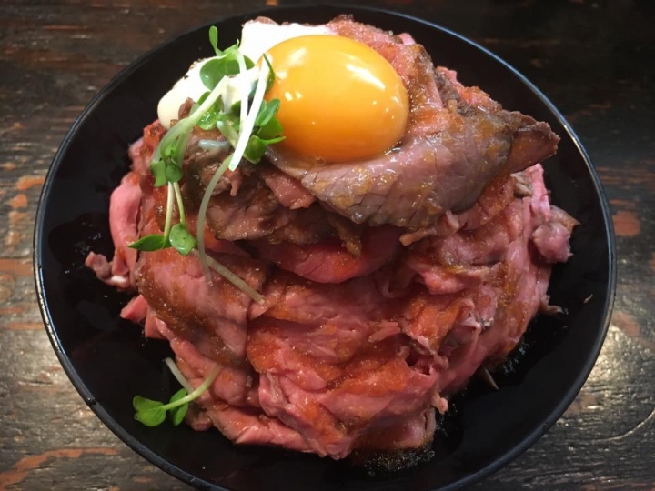[食記] Red Rock本店 神戶美味的粉紅色炙烤牛肉丼飯