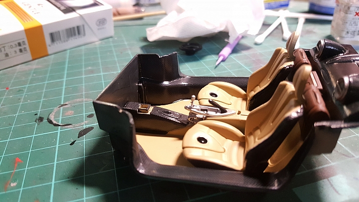 [Aoshima 1:24] 青島 風神 Pagani Huayra  對稱斜紋碳纖維 X 金屬藍（固定全開）