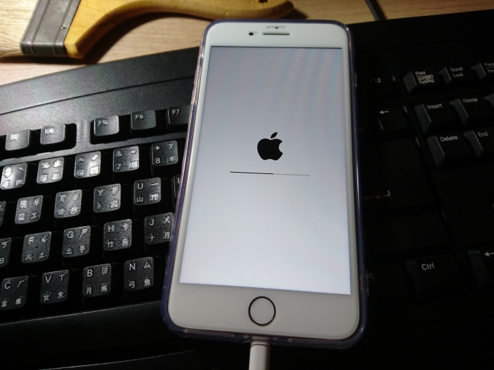 iPhone8 Plus 64GB 金色 更新11.0.1時失敗