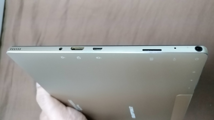 [開箱] 六千元的雙系統二合一筆電平板 台電Tbook10S