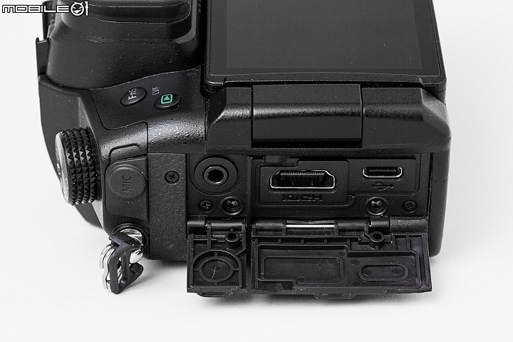內建五軸五級防手震 4K 60p 錄影加持 ‧Panasonic Lumix DC-GH5