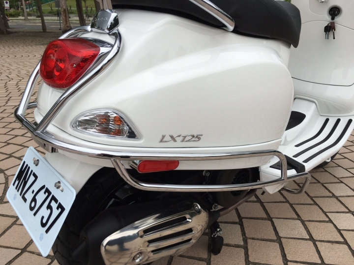 2017最新 VESPA LX i-get引擎版+半專業開箱文