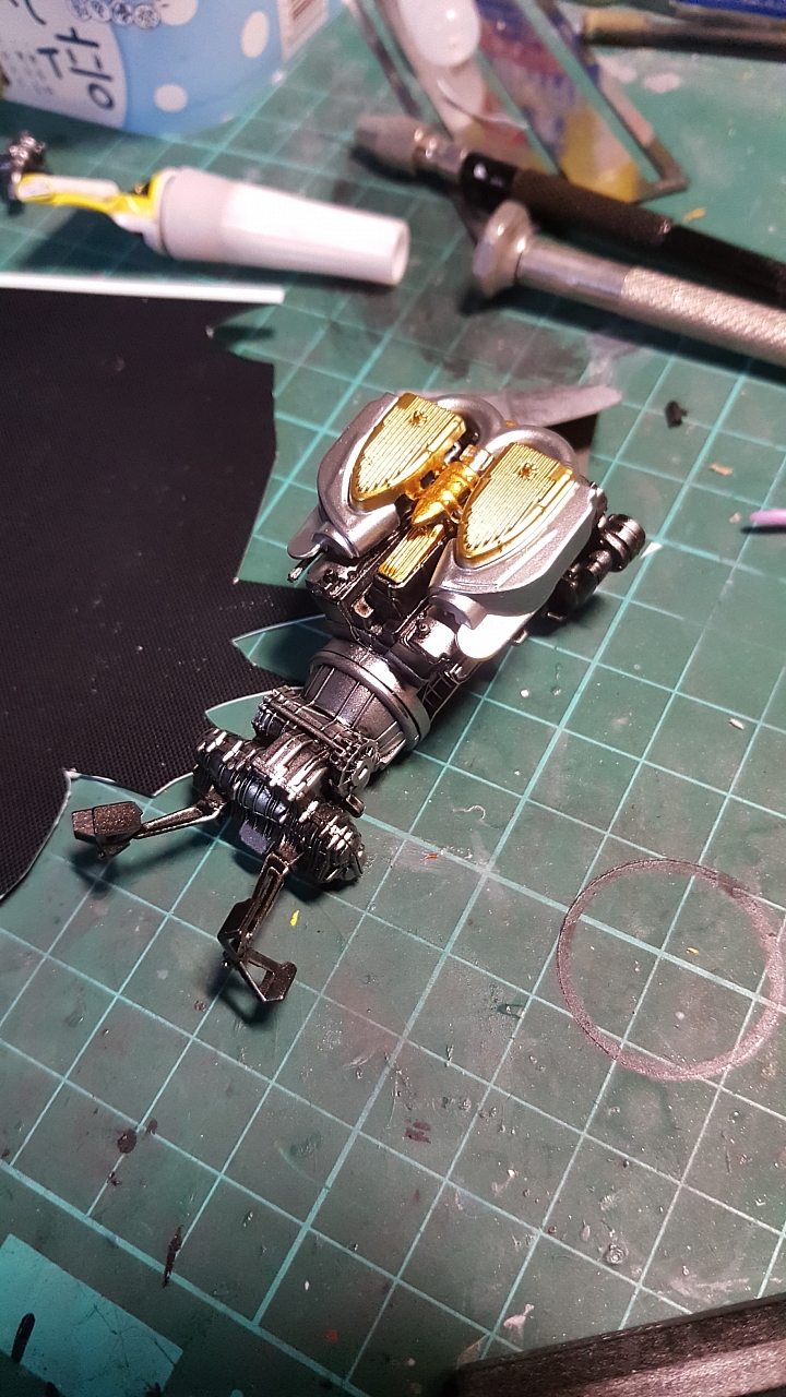 [Aoshima 1:24] 青島 風神 Pagani Huayra  對稱斜紋碳纖維 X 金屬藍（固定全開）