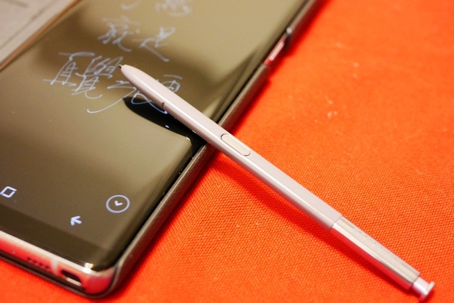 9/30更新：被要求補付3000元 /【開箱】等不到黑色也無妨～SAMSUNG NOTE8 x 原廠LED皮套