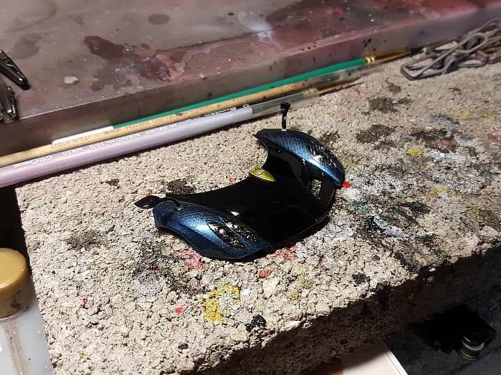 [Aoshima 1:24] 青島 風神 Pagani Huayra  對稱斜紋碳纖維 X 金屬藍（固定全開）