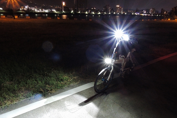 [開箱] Dosun SF300 Plus開箱 順便加碼幾隻車燈的比較 (Dosun AF500、SF300、Gacron V9C-400 )
