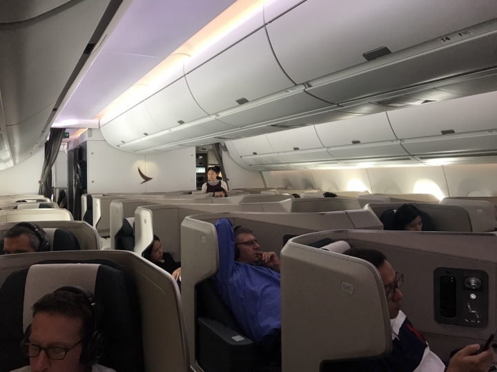飛行紀錄:新加坡-香港 國泰首架A350 CX690 商務艙