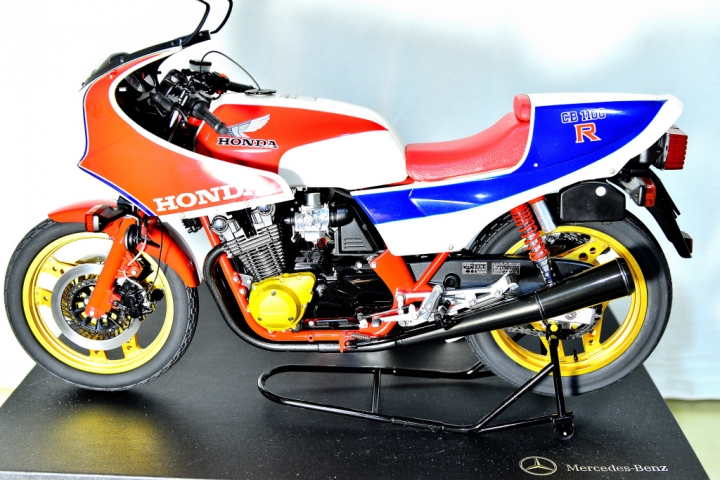十年磨一劍，1/6比例的合金大傢伙Autoart 1/6曠世傑作機 CB1100R RD