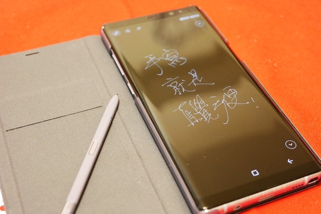 9/30更新：被要求補付3000元 /【開箱】等不到黑色也無妨～SAMSUNG NOTE8 x 原廠LED皮套