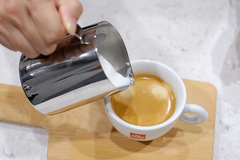 升級有感！義大利 Delonghi 迪朗奇 ECAM 22.110.SB 全自動咖啡機