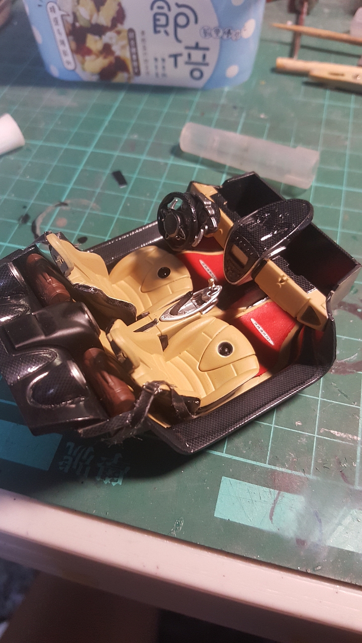 [Aoshima 1:24] 青島 風神 Pagani Huayra  對稱斜紋碳纖維 X 金屬藍（固定全開）