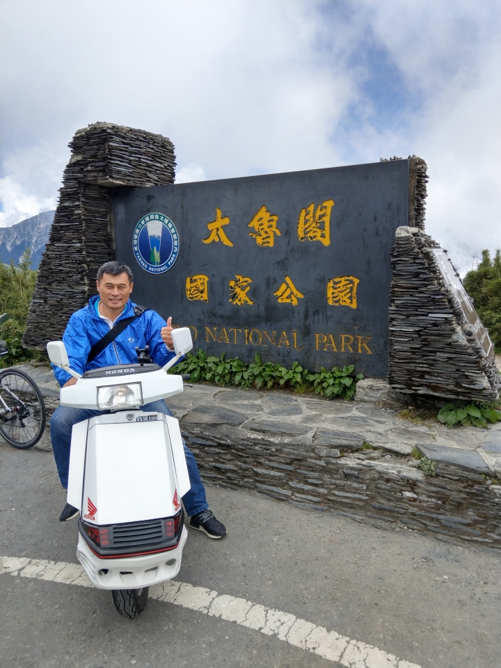 兩個大叔+一位大嬸還有豬小弟........的找尋回憶之旅！
