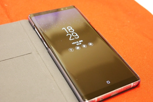 9/30更新：被要求補付3000元 /【開箱】等不到黑色也無妨～SAMSUNG NOTE8 x 原廠LED皮套