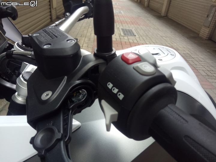 BMW Motorrad 2017 年式 R1200GS LC Pure 不專業開箱