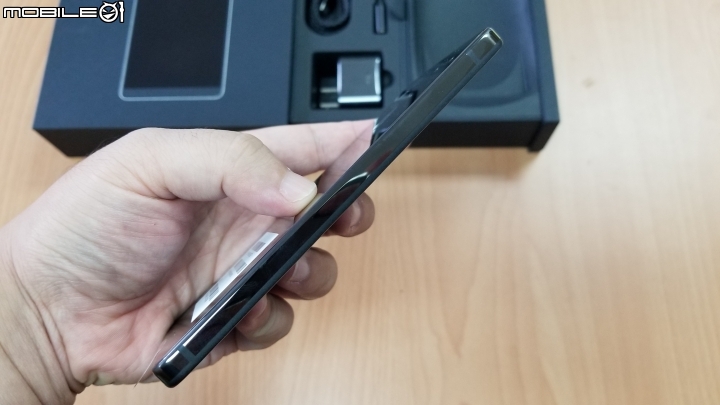 [開箱]Essential Phone 安卓之父Andy Rubin 設計款手機 簡單分享~