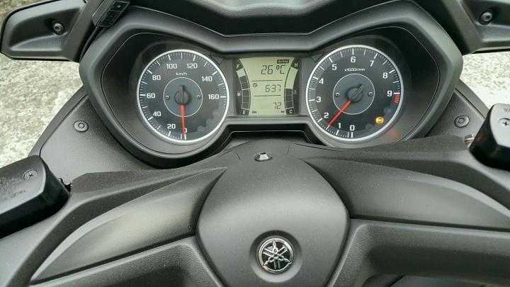 生日禮物終於到了 YAMAHA XMAX 300