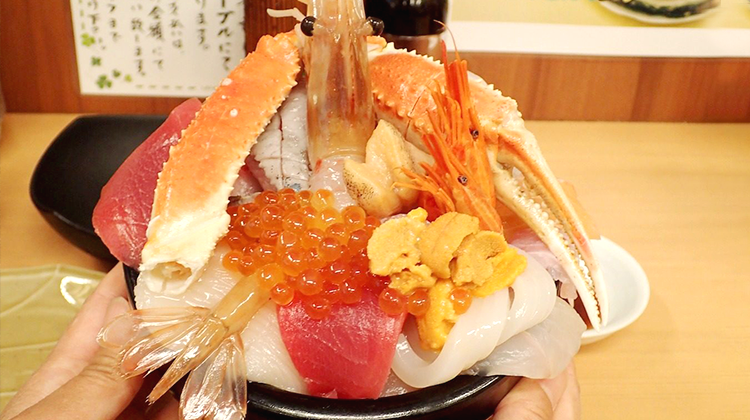 札幌「魚屋台所」的 ”THE‧海鮮丼”！