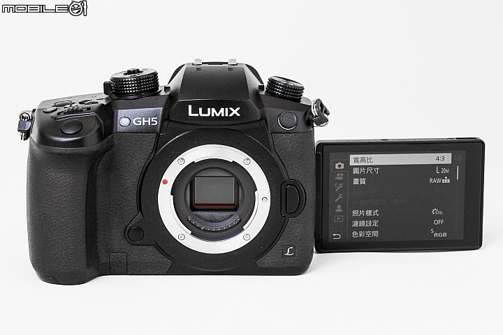 內建五軸五級防手震 4K 60p 錄影加持 ‧Panasonic Lumix DC-GH5