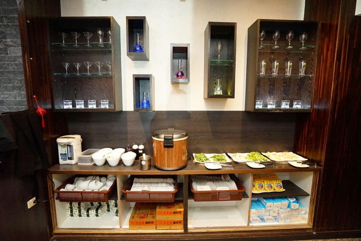【台南吃到飽】一鼎鍋環河店｜新店報到！10/5開幕兩人同行一人免費／新型態吃到飽／春川炒雞、韓式部隊鍋吃到飽／打卡再送花雕雞／肉品自助吧飲料無限放題