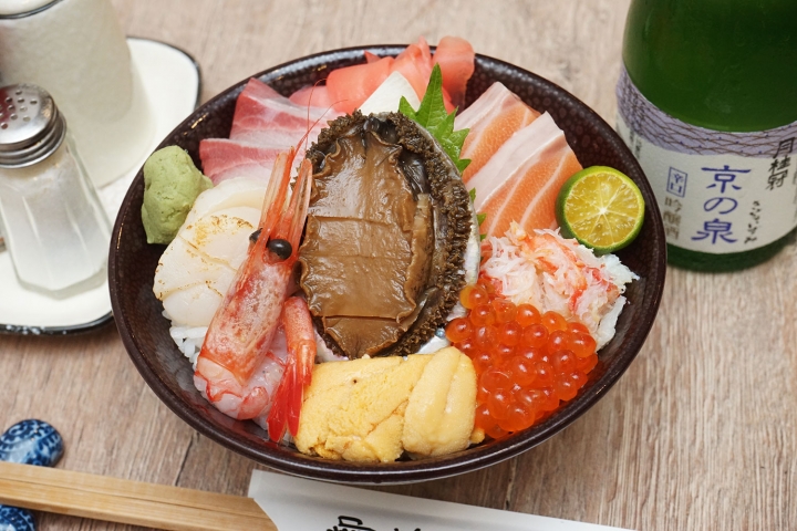 【台南日式料理】鮨小清 刺身 串燒 握壽司｜安南區新店報到！超 澎 湃 特級海鮮丼，滿足口腔的鮮甜味｜舒肥無骨牛小排，軟嫩多汁盡在不言中｜注入職人精神的各式料理，一吃難忘又回味！