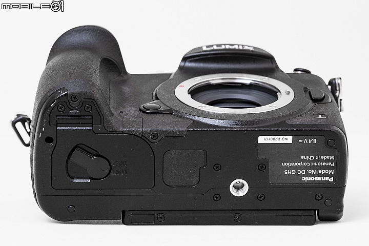 內建五軸五級防手震 4K 60p 錄影加持 ‧Panasonic Lumix DC-GH5